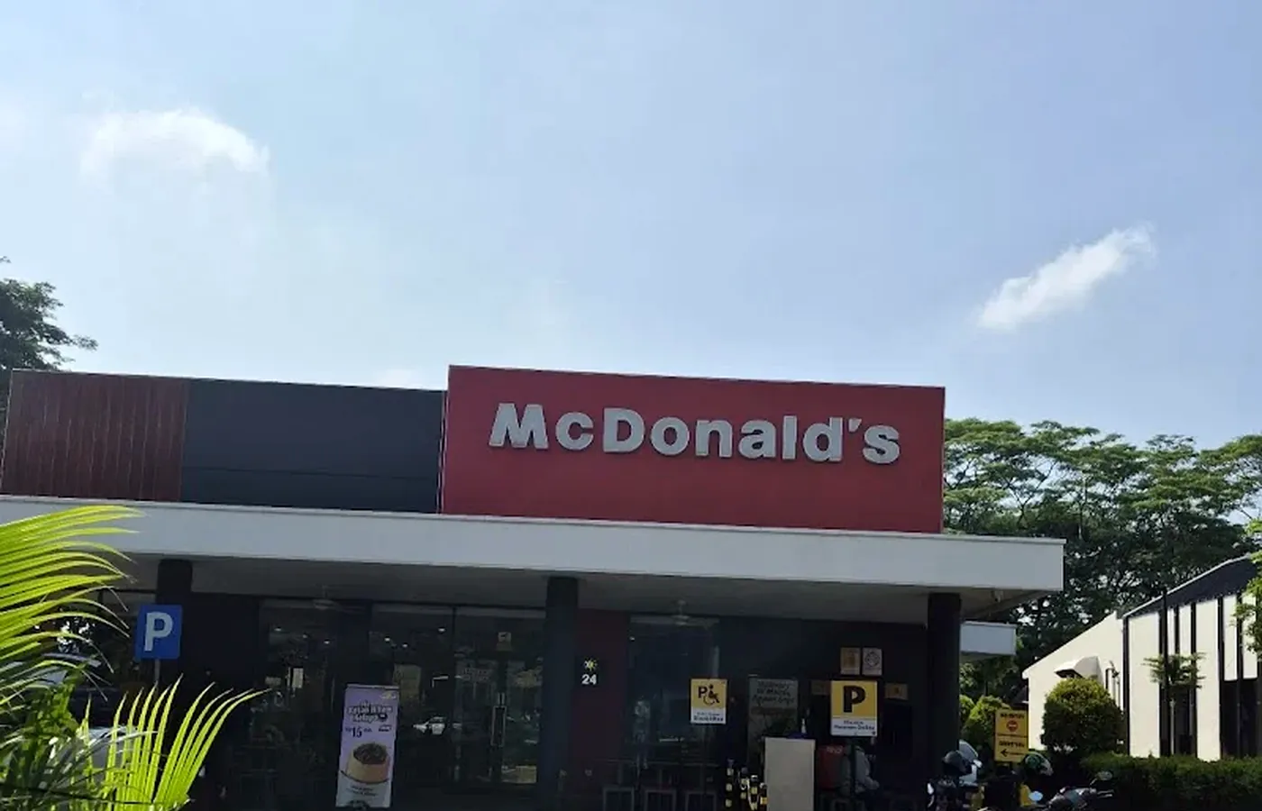 Eksterior McDonald's Jakarta Garden City di Jl. Cassia Utama